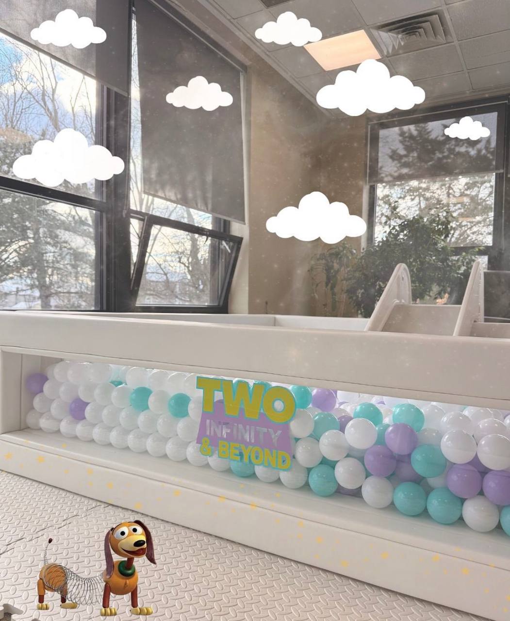 Ball pit with teal and lavender balls - Happi Hop Montreal